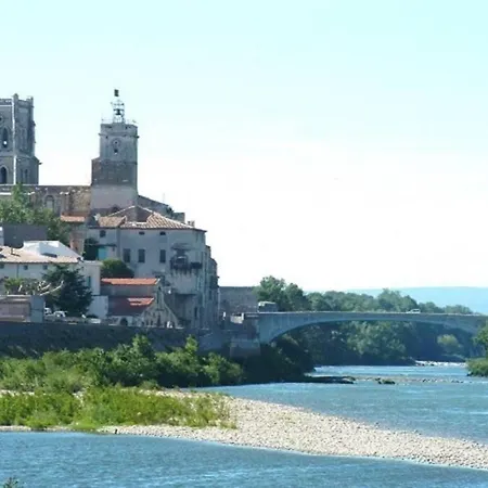 Appartamento F1 rez de chaussée au coeur de Pont-Saint-Esprit *